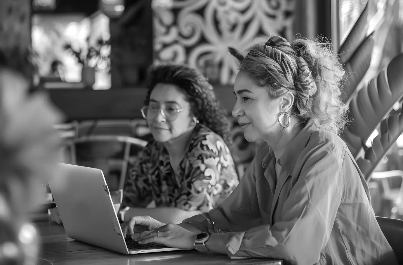 Портрет цифровых кочевников в чёрно-белых тонах